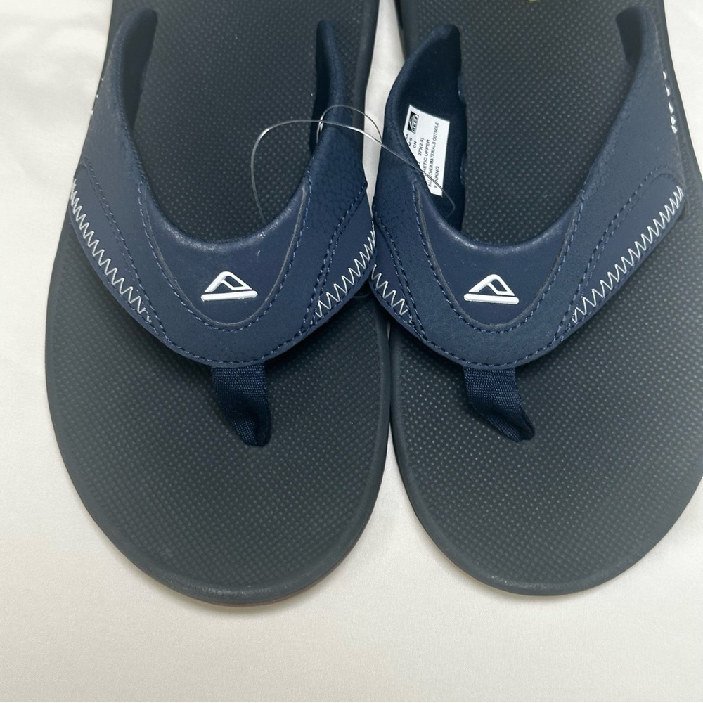 REEF Fanning Men’s Flip Flops Size 9 Navy Bottle Opener Sandals NWT Arch Support - Picture 3 of 8